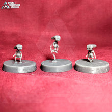 Load image into Gallery viewer, Sassy Butler Droid (Legion) (Pocket Dimension Studios) (SciFi)